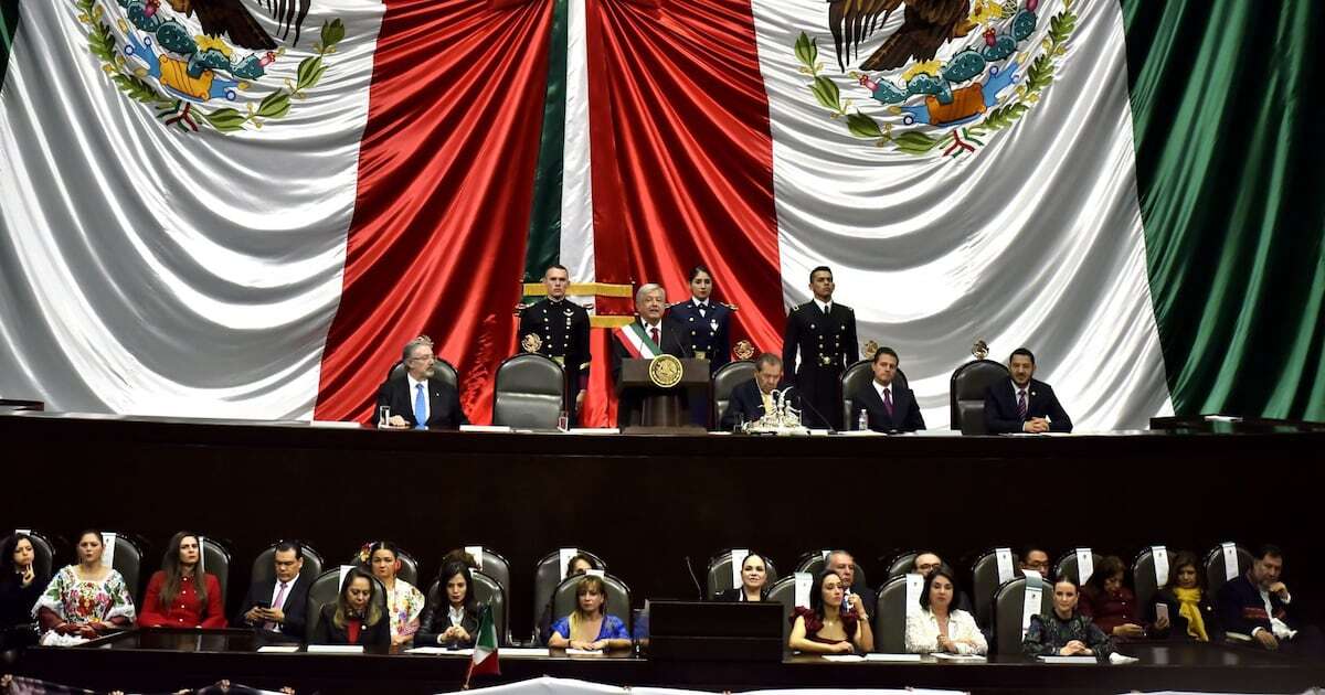 Así fue la toma de posesión de AMLO; ¿recibió la banda de manos de Peña Nieto?