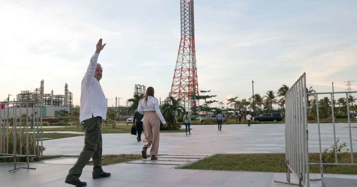 A AMLO le fallaron las cuentas: ¿Cuánto terminó costando la refinería Dos Bocas?