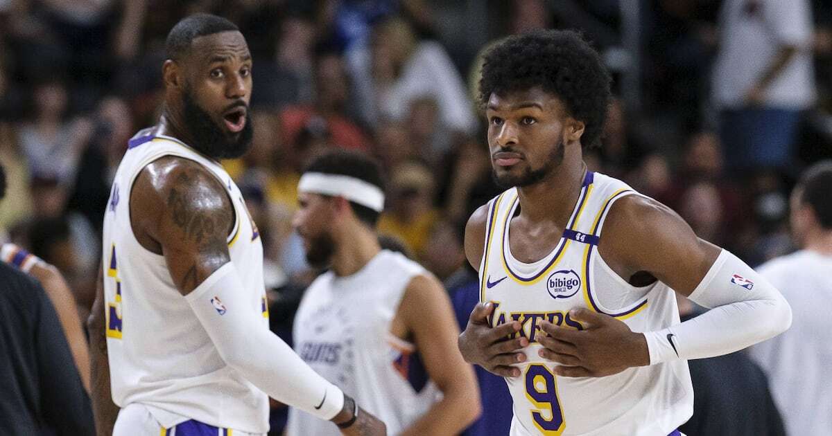 ‘Fue surreal’: LeBron y su hijo Bronny James juegan juntos por primera vez en pretemporada con los Lakers: 