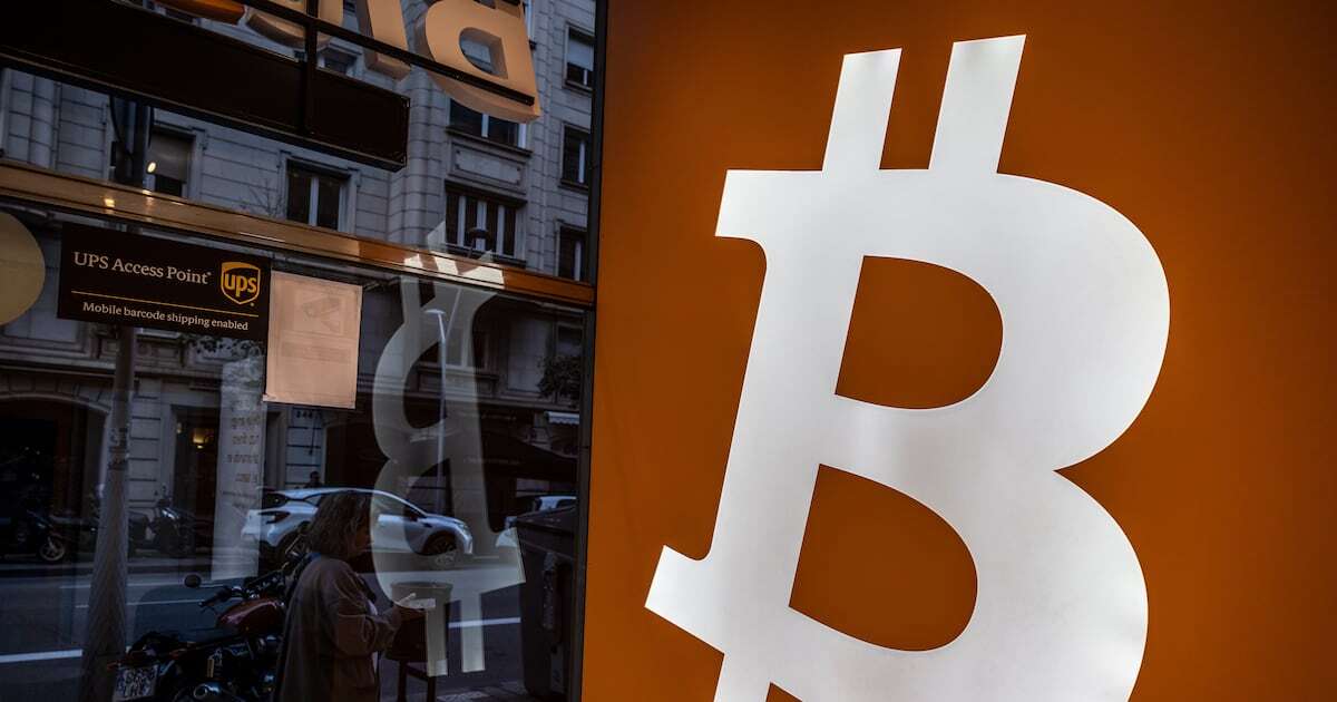 Bitcoin ‘se emociona’ y cotiza en 105 mil dólares, 3 días antes de investidura de Trump