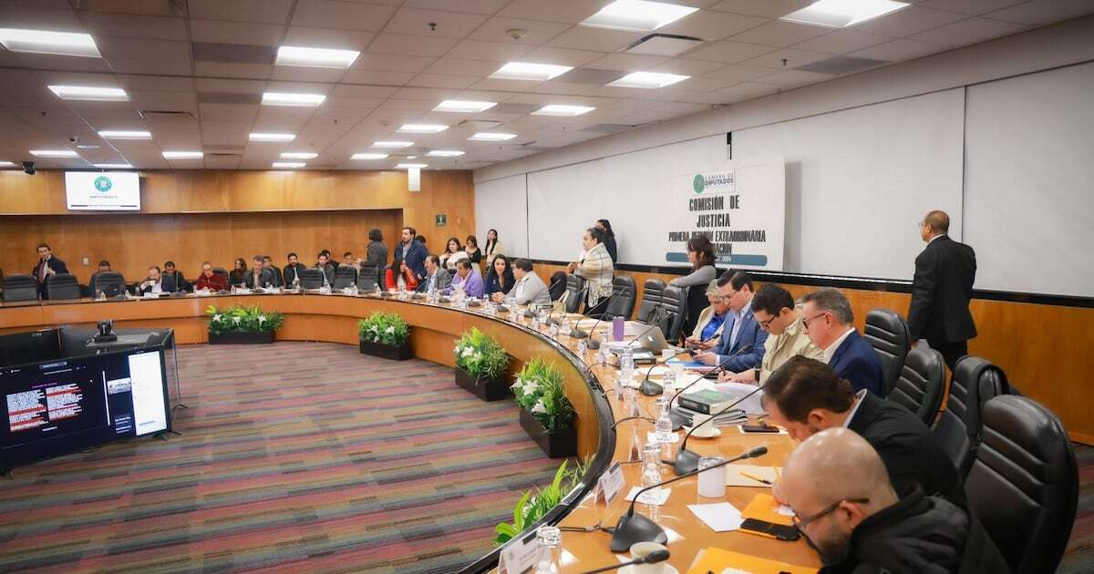 En el límite legal, Morena aprueba en comisiones leyes secundarias del PJ