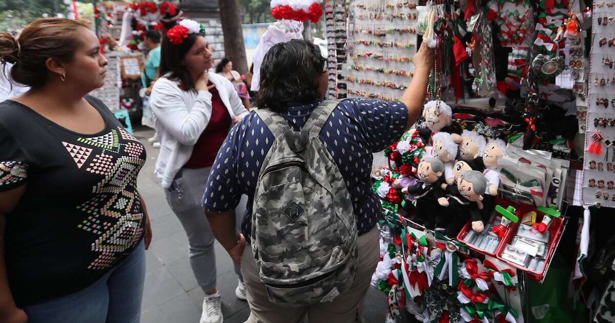 Mexicanos se preparan para celebrar ultimo ‘Grito’ de AMLO: ‘Apoyamos al presidente y la lucha que representa’