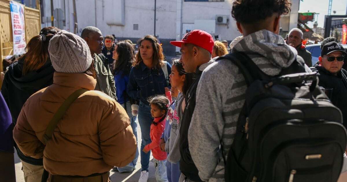 ‘Hay de dónde echar mano’: Morena afirma que hay dinero para migrantes deportados