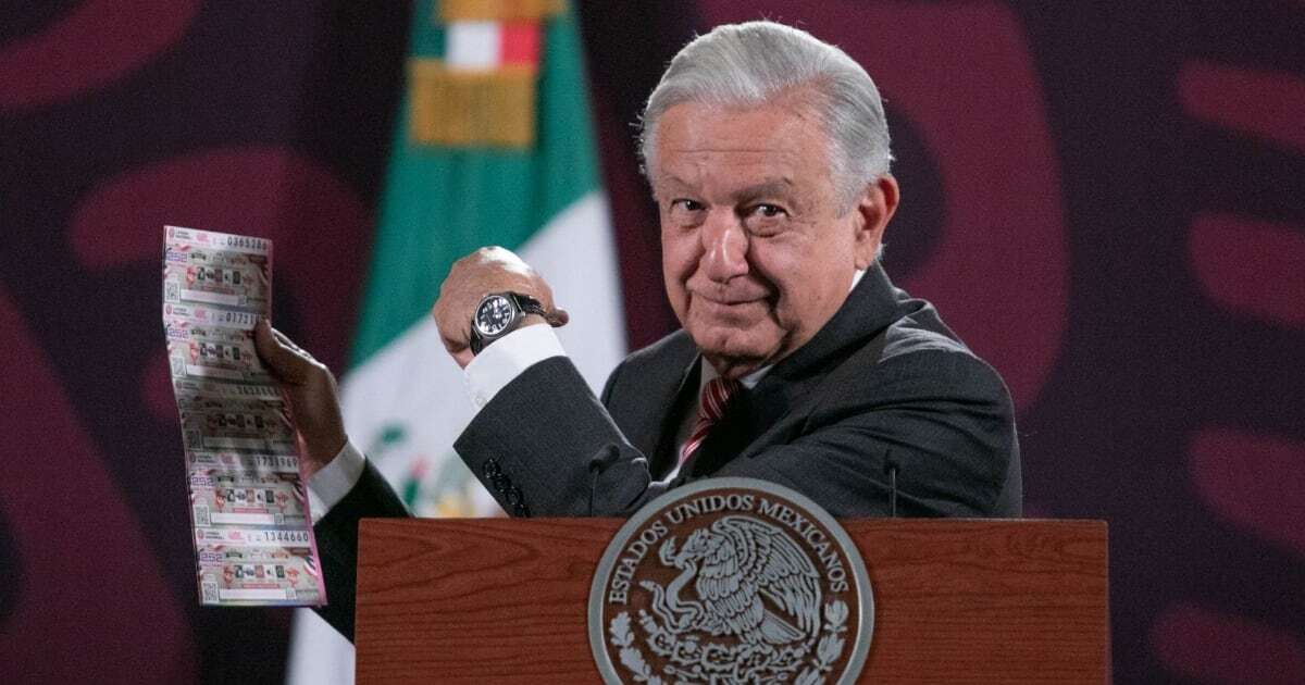 La última ‘mañanera’ de AMLO: Así es el reloj que rifará entre reporteros (FOTOS)