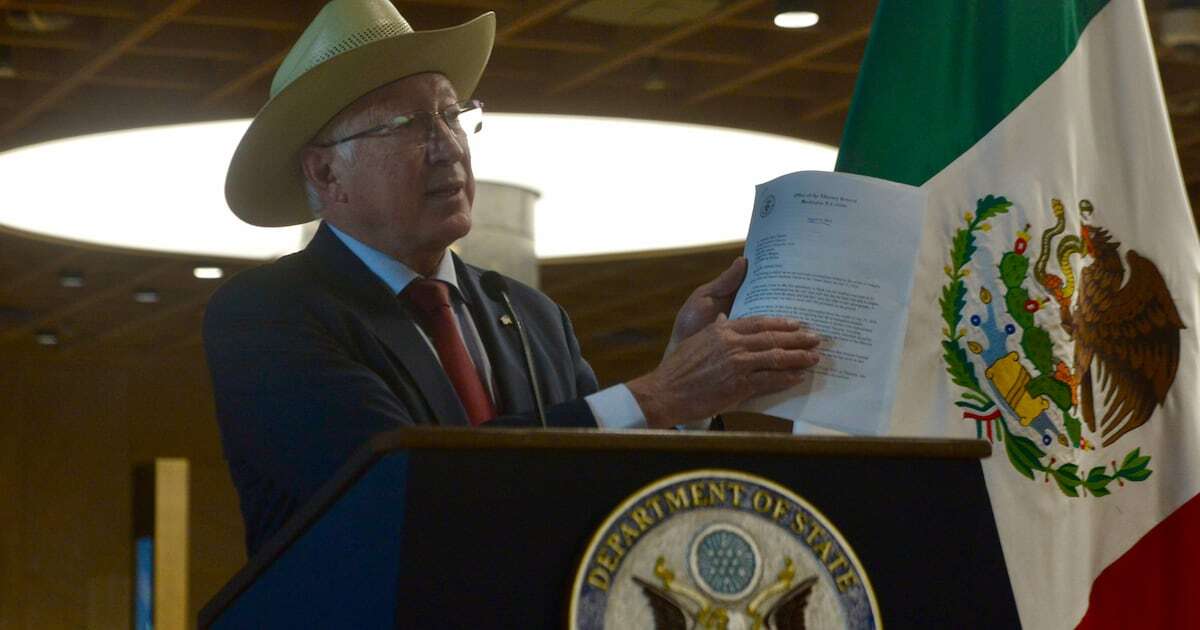 ‘Papelito habla’: Ken Salazar muestra carta sobre la detención del ‘Mayo’ Zambada enviada a la FGR