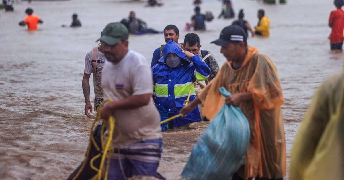 ¿Dónde estará y qué puedes llevar al centro de acopio de la UNAM para damnificados por ‘John’?