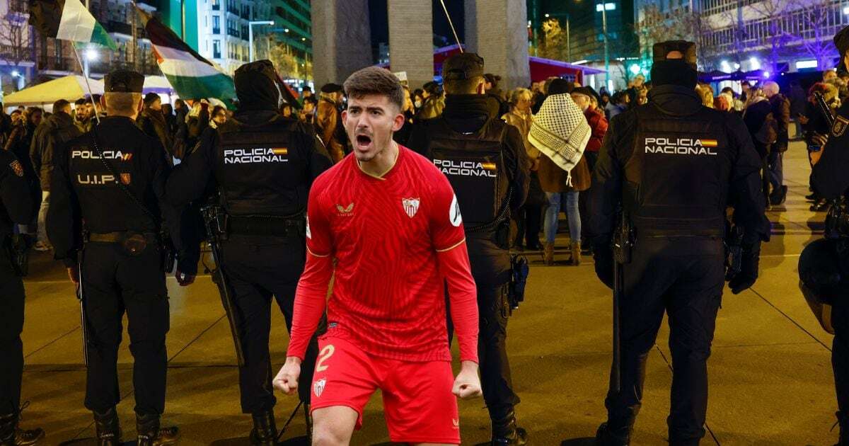 Futbolista del Sevilla es investigado en caso de apuestas: Lo acusan de provocar tarjetas amarillas