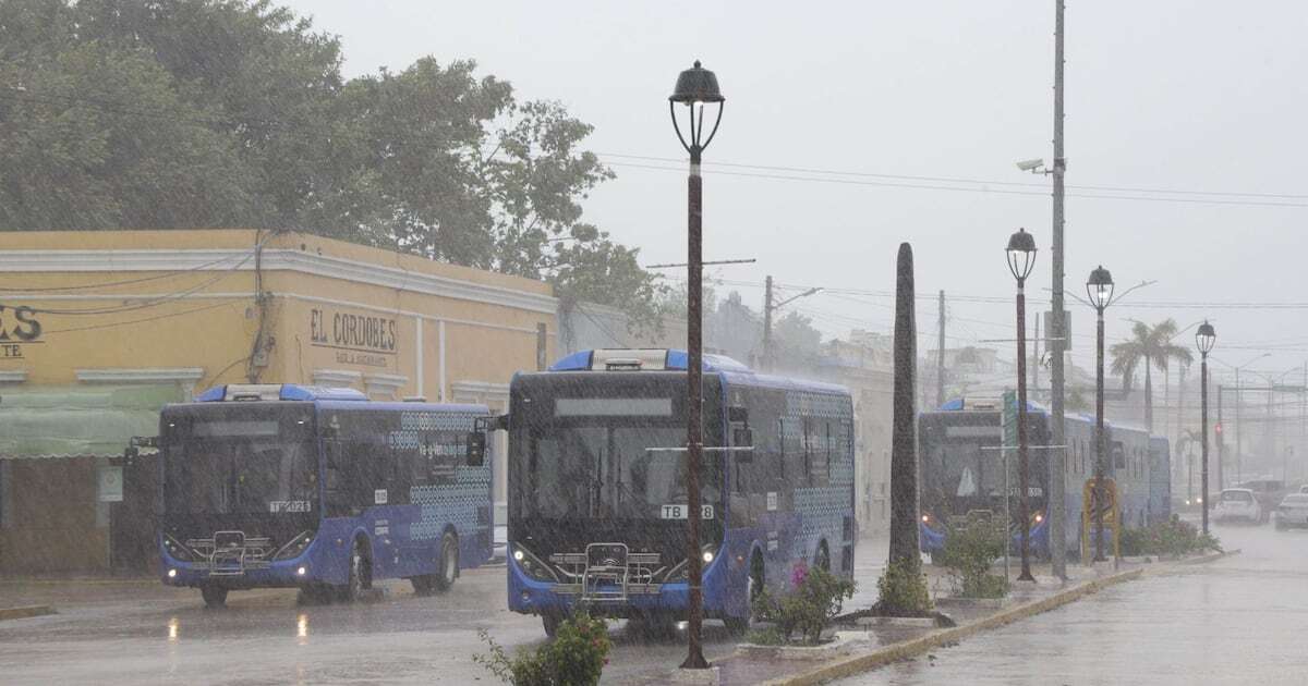 Huracán ‘Milton’ se degrada a categoría 4 y se aleja de México... pero provocará fuertes lluvias en 7 estados