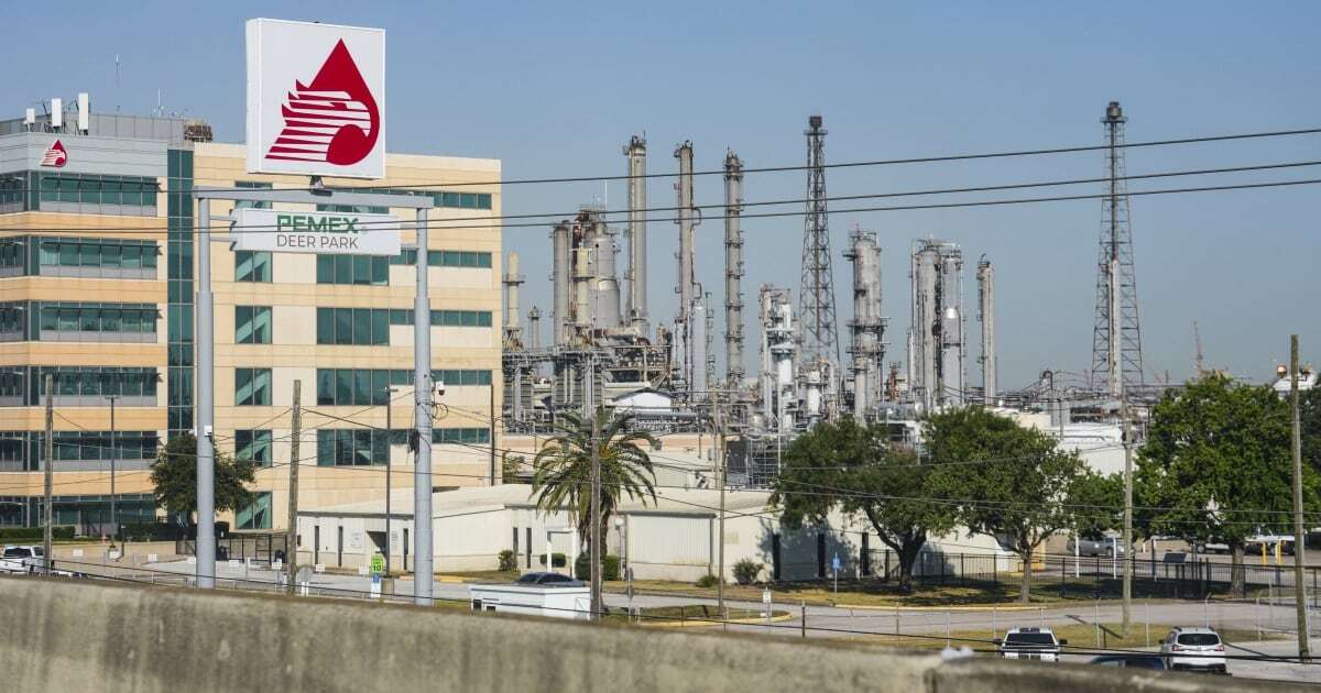 ¿Cómo afectarán los aranceles de Trump a la refinería Deer Park comprada por AMLO en Texas?