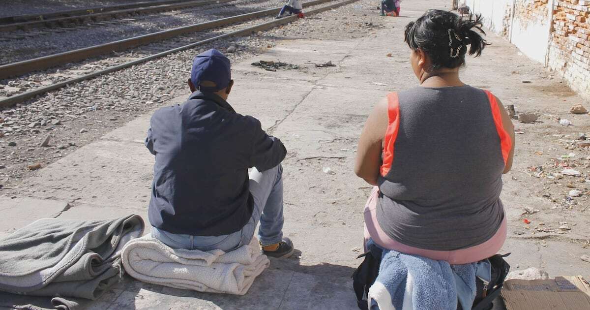 Migrante denuncia que agentes de aduana le quitaron 5 mil dólares: ‘Acusaban a mi esposo de contrabando’