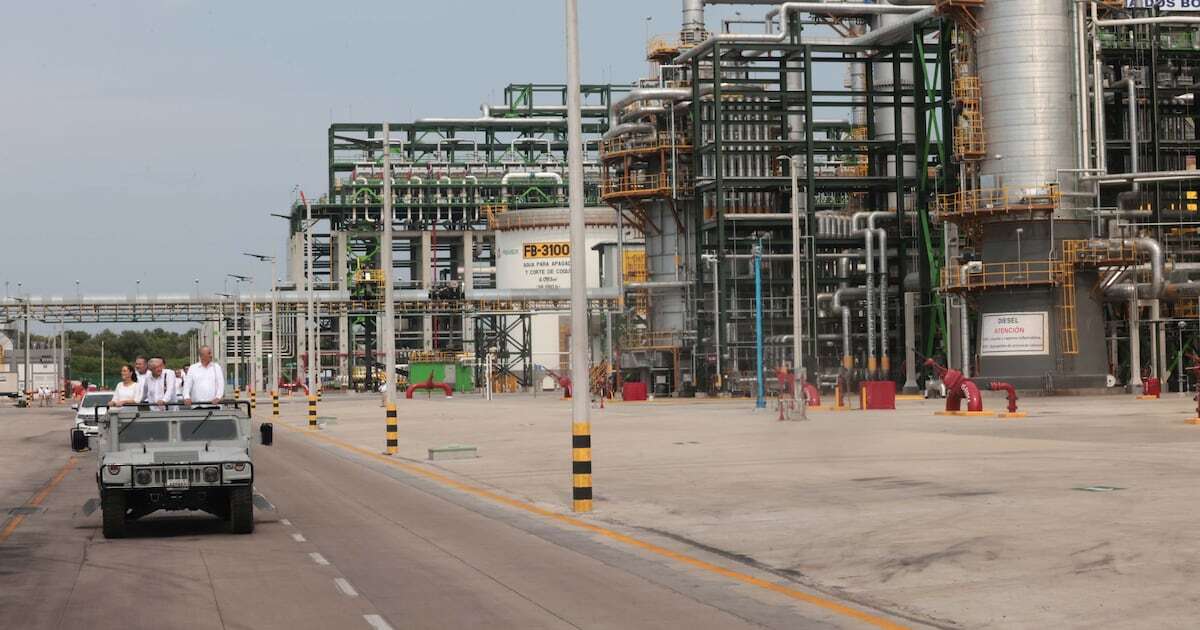 Refinería Dos Bocas ‘apaga los motores’: Producción de gasolina baja en septiembre