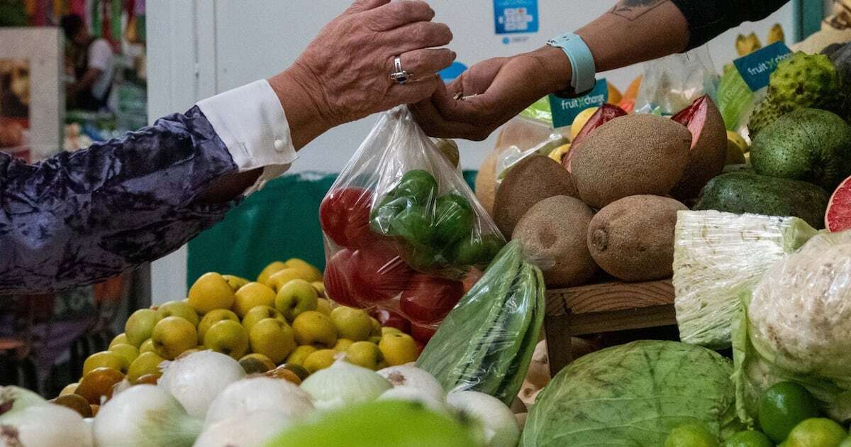 ¿Por qué la inflación dio un respiro y bajaron los precios en la canasta básica?