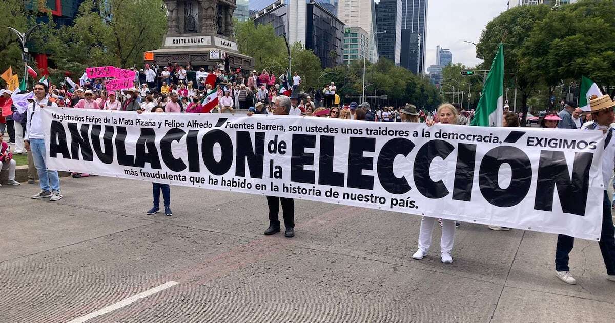 ‘Sin poder judicial ¿quién te va a amparar?’: Marchan estudiantes contra reforma judicial (fotos)