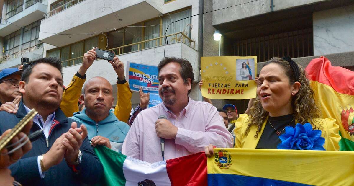 Opositores a Nicolás Maduro se manifiestan a las afueras de la Embajada de Venezuela en México