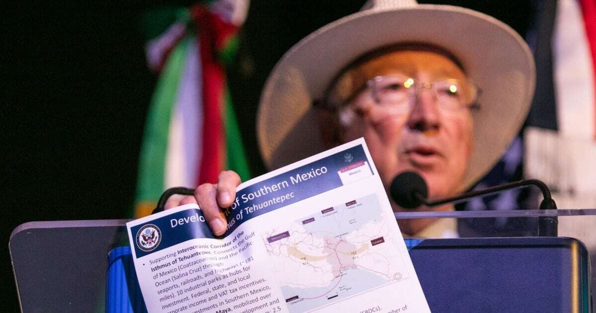 Ken Salazar rechaza que violencia en Sinaloa sea culpa de EU: ‘El problema se tiene que solucionar’