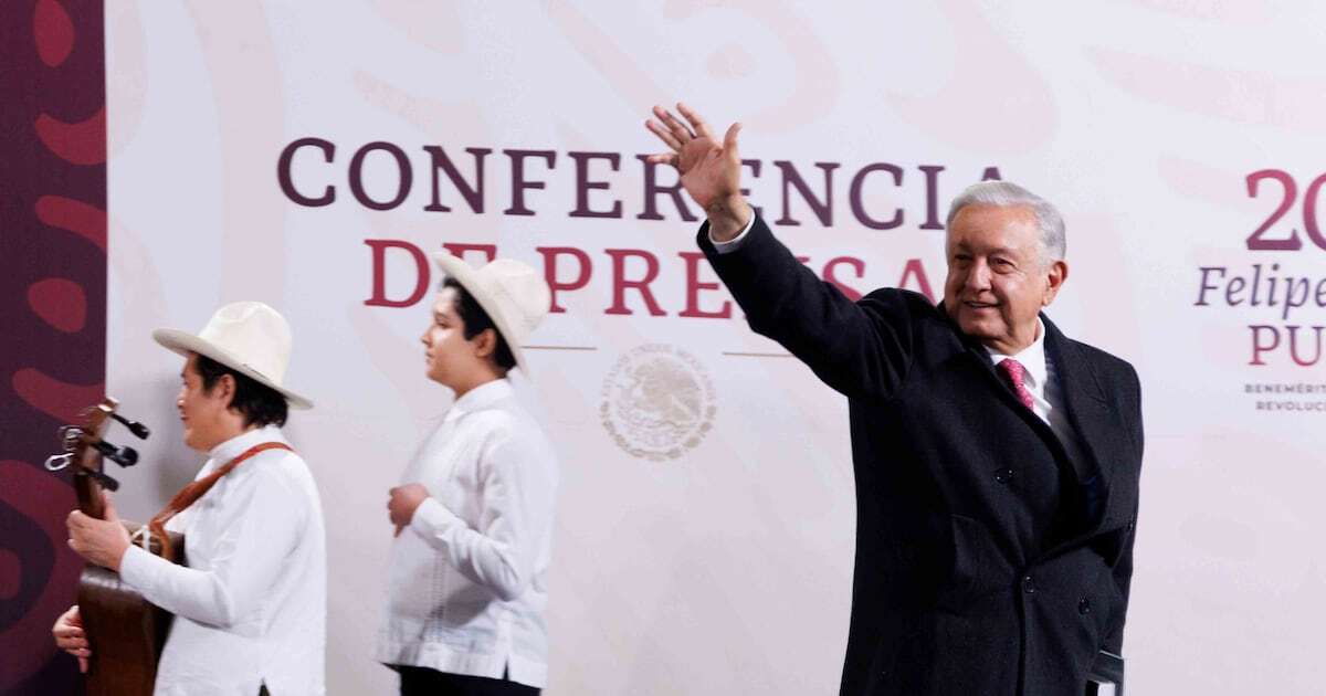 Y se marchó: AMLO deja Palacio Nacional; sale tirando besos hacia su casa en Tlalpan