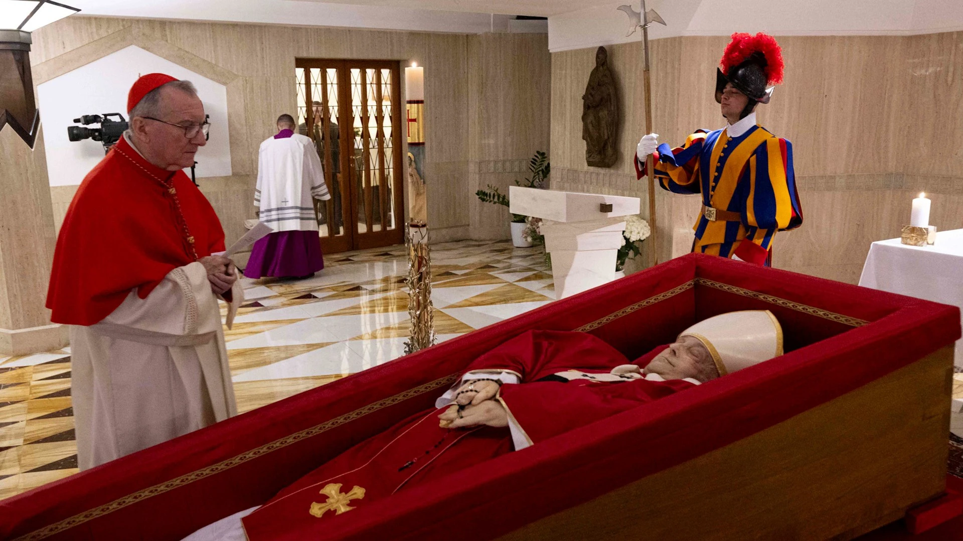 El Vaticano difunde la primera imagen del Papa Francisco cuyo funeral será el sábado