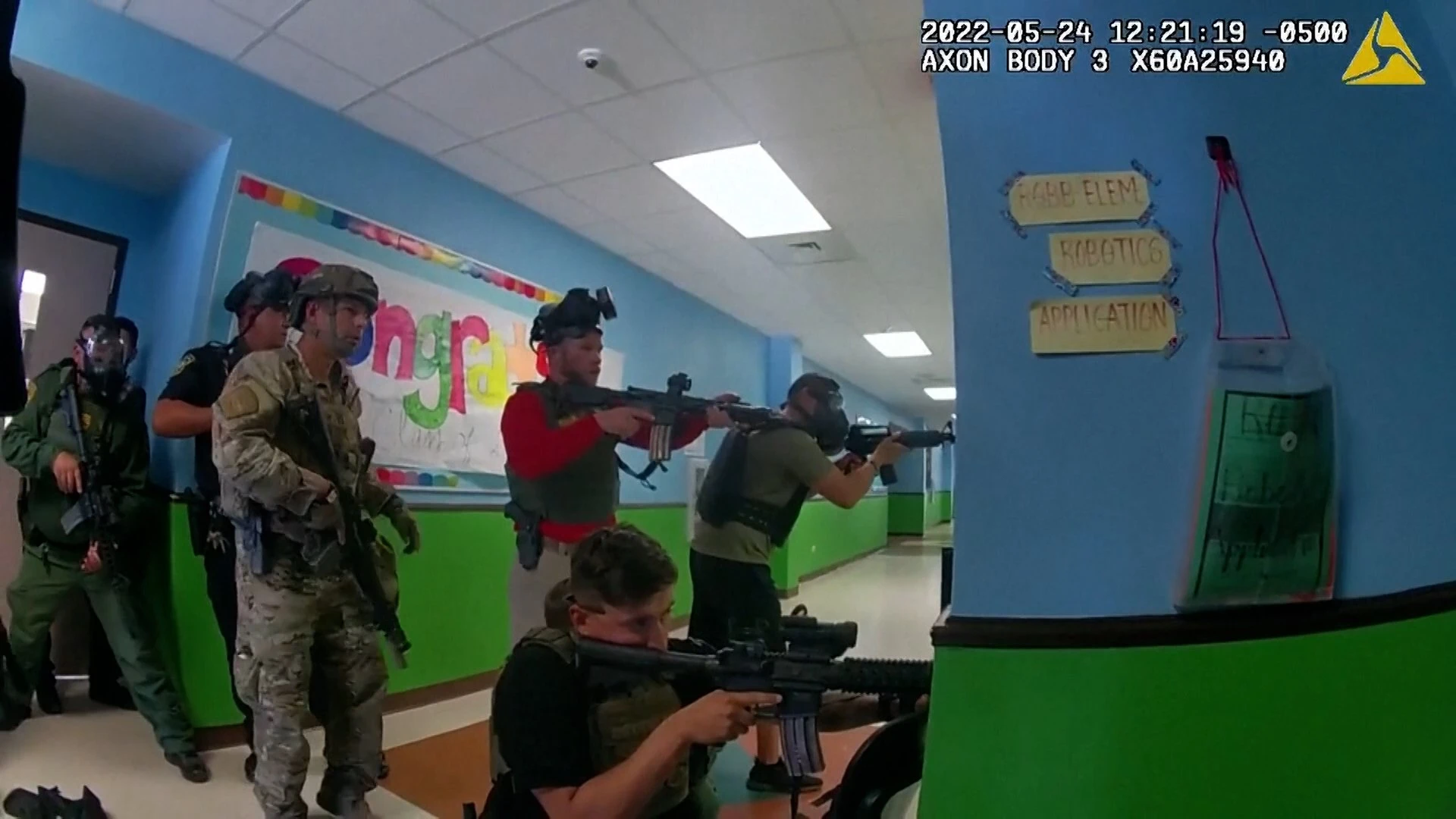 Varios vídeos muestran la lenta respuesta policial en la masacre escolar de Uvalde (Texas) en 2022