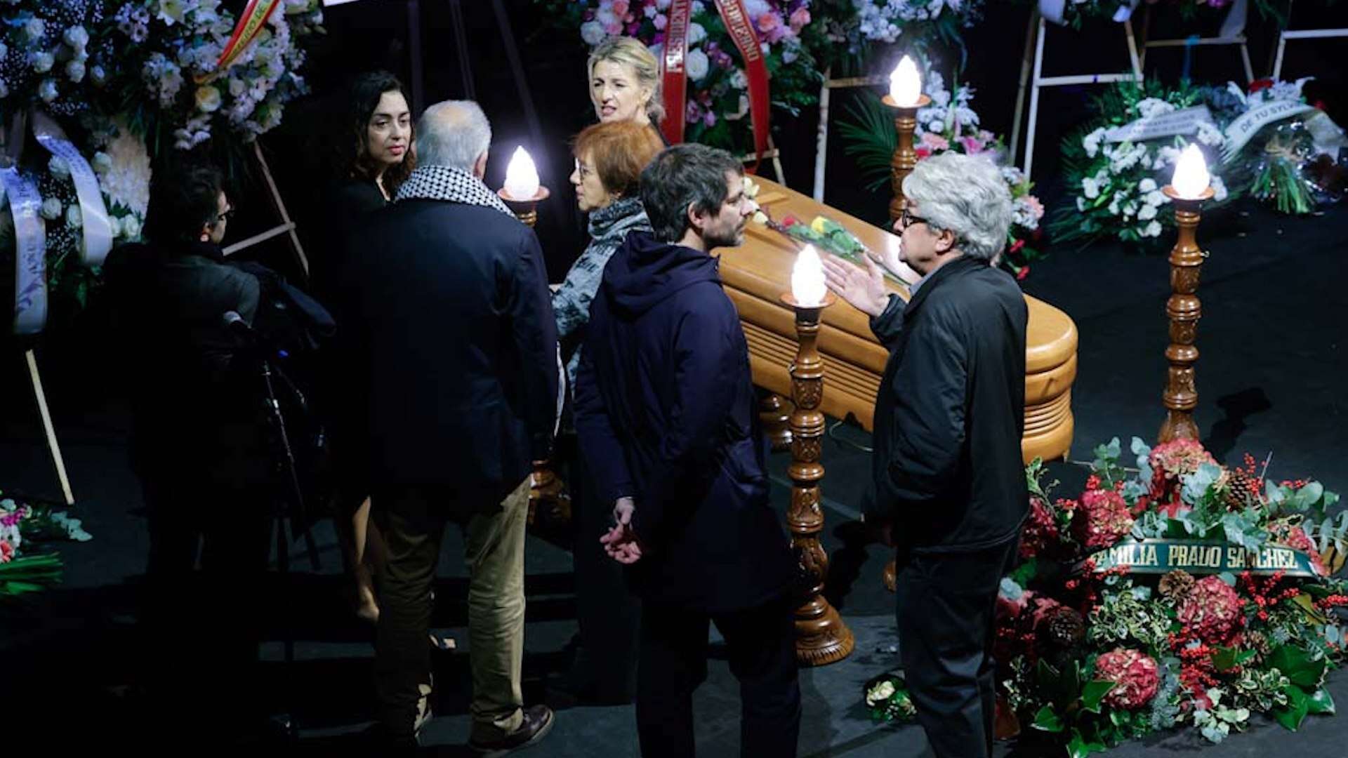 Y las chicas Almodóvar lloraron a Marisa Paredes a las puertas de su casa: 