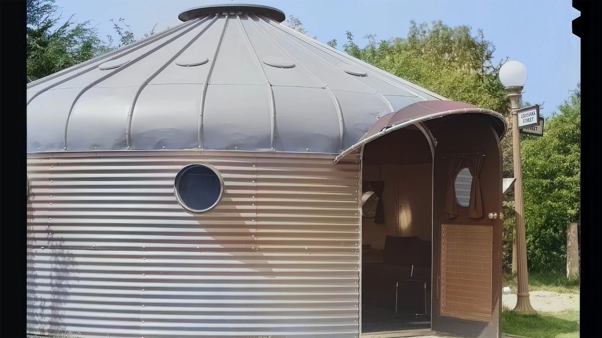 After WWII, flying saucer-shaped houses almost filled American suburbs