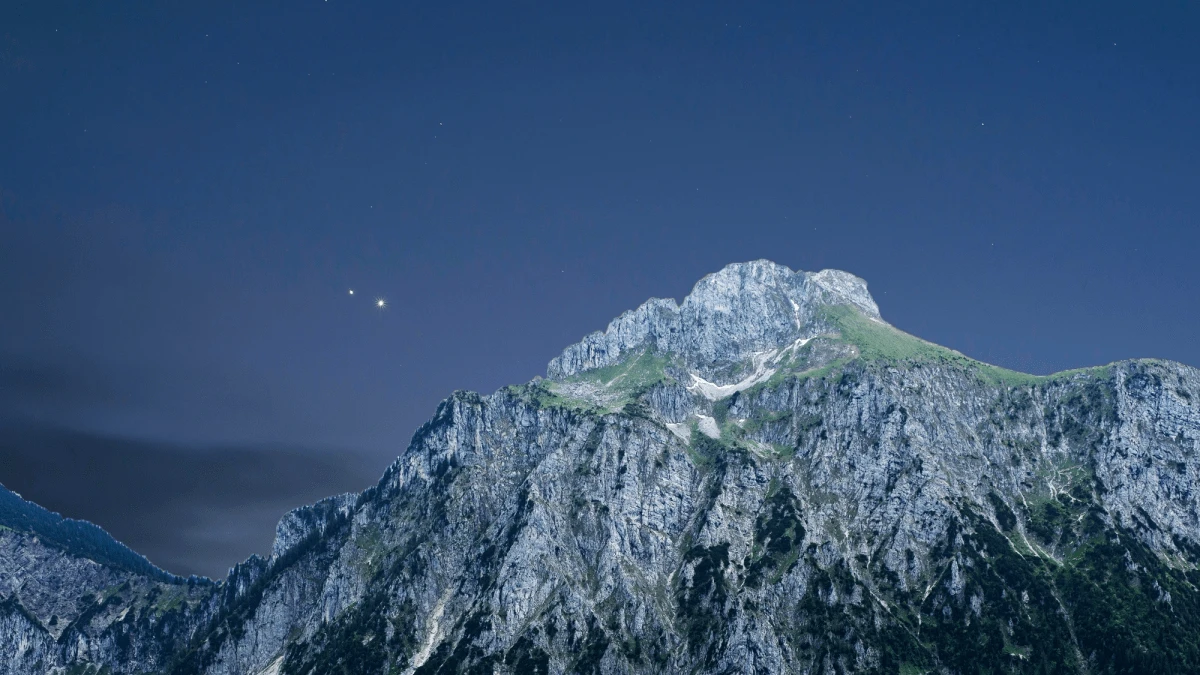 June skygazing: A visit to Venus, longest day of the year, sweet summer moon, and asteroids