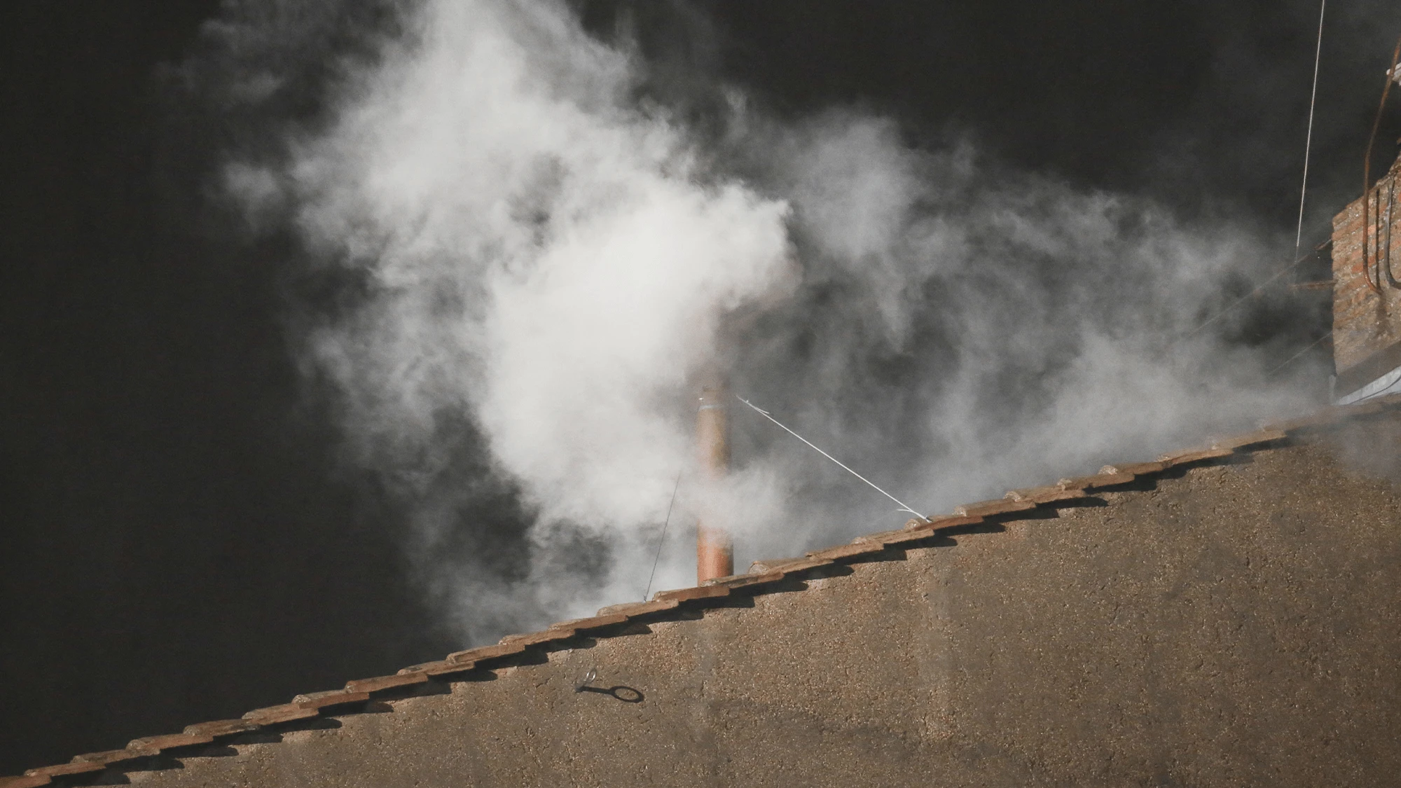 What makes smoke black versus white?