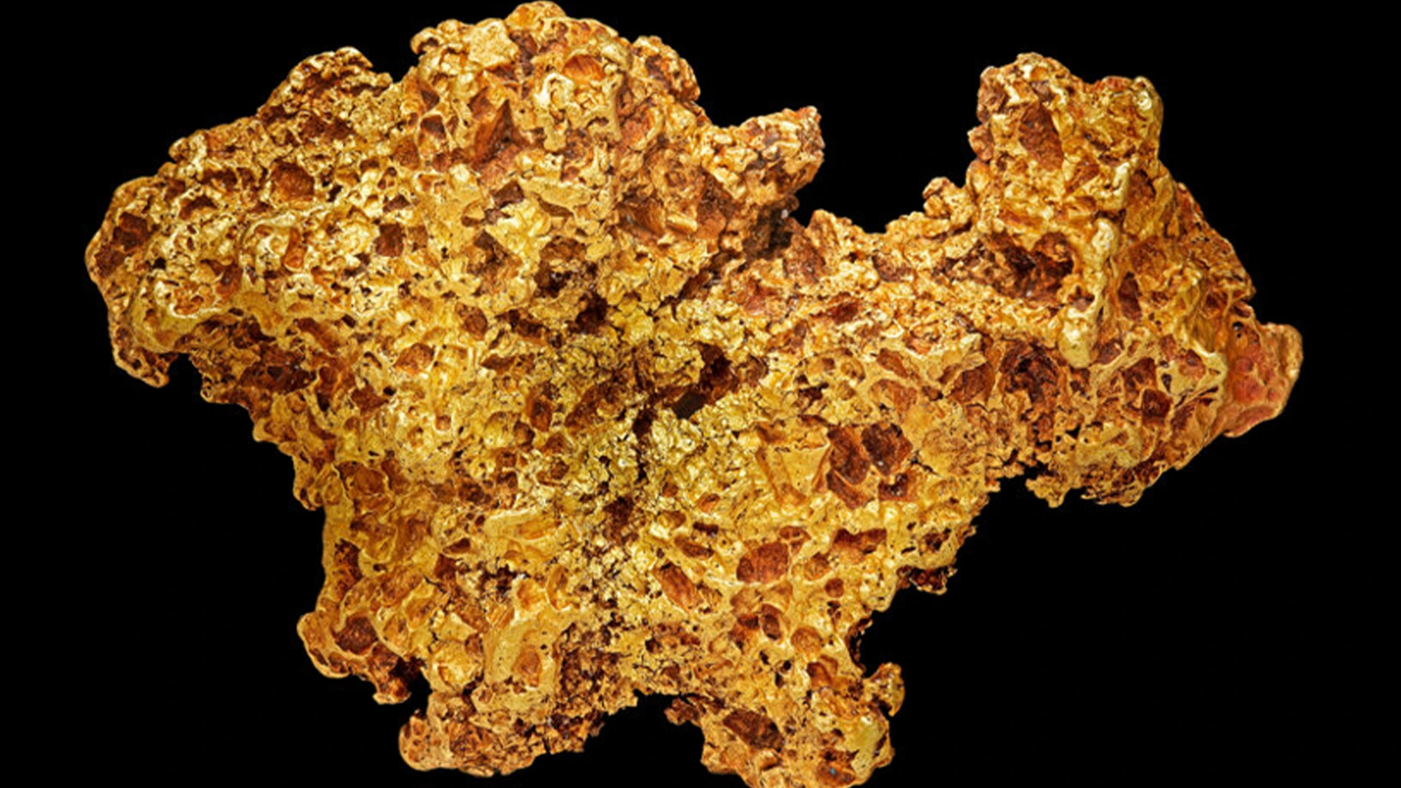 Huge gold nugget found by metal detector enthusiasts set for auction