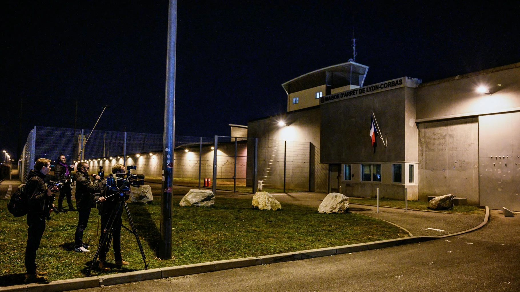   Evasion de la prison de Lyon-Corbas : ce qu’on sait du profil d’Elyazid A., le détenu qui s’est échappé  