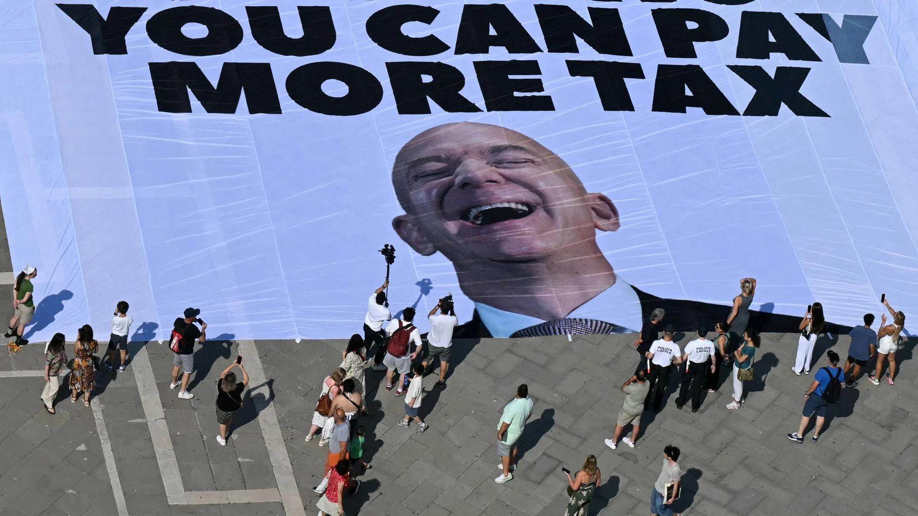   Jeff Bezos fait un gros chèque pour tenter de calmer les esprits à Venise avant son mariage  