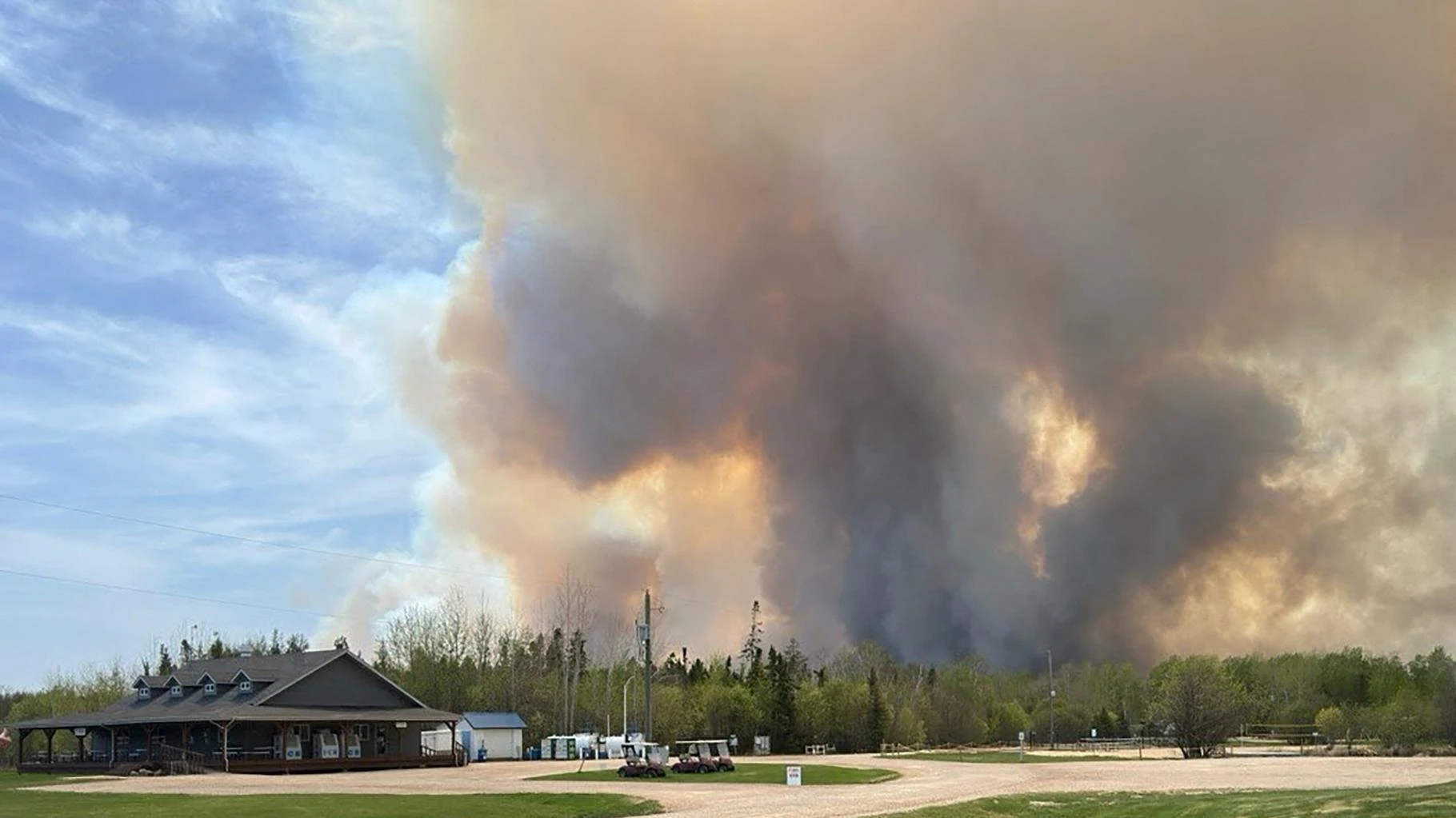   Au Canada, les premiers méga incendies de la saison font des morts et 1000 évacués  
