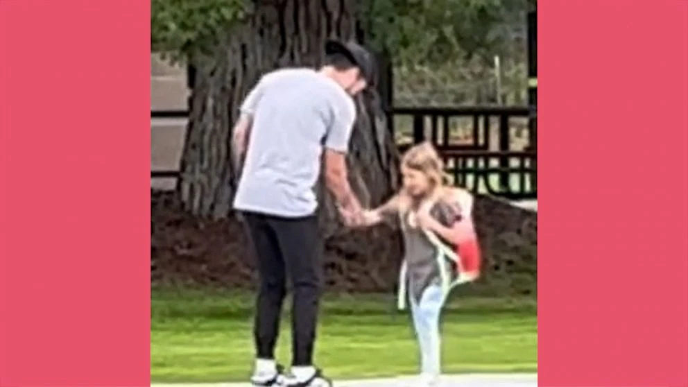 ABCNews.comDad and daughter show off special handshake after schoolOne dad-daughter duo is going viral for their after-school handshake tradition.May 31, 2023