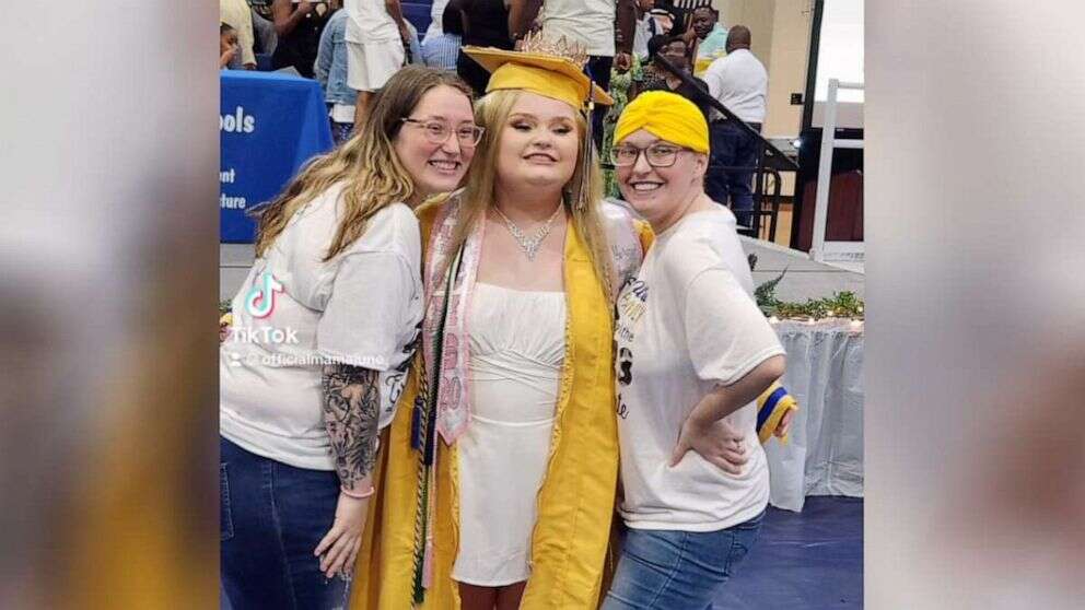 'Mama June' celebrates Alana 'Honey Boo Boo' Thompson's high school graduationThe mom of four couldn't have been prouder.5/22/2023 11:59:35 EDT