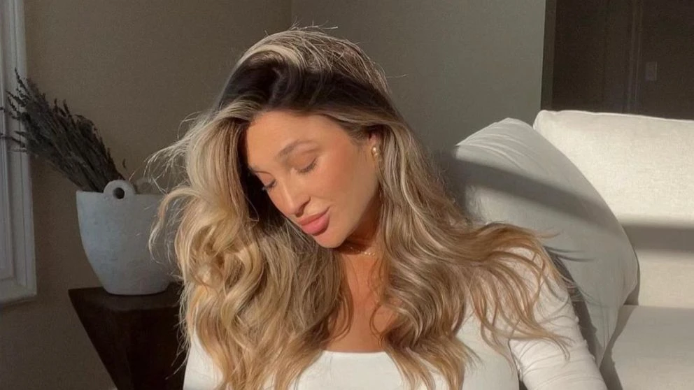 Beauty influencer wakes from coma, reunites with baby following aneurysm ruptureJackie Miller James suffered an aneurysm rupture while nine months pregnant.7/3/2023 10:47:00 EDT