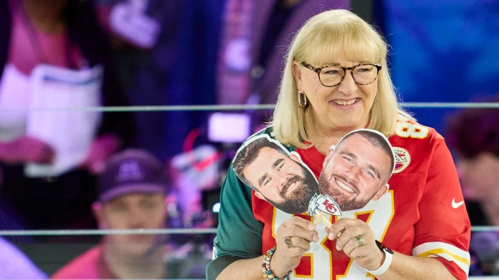Cooper Neill/Getty ImagesNFL stars' mom makes it into Pro Football Hall of FameDonna Kelce made history when both her sons played in Super Bowl LVII.4/7/2023 10:03:00 EDT