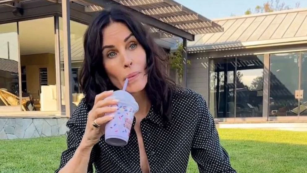 Courteney Cox and her dog may win the weird, viral Grimace milkshake trendThe actress enlisted her spaniel pup Lily for the video.July 03, 2023