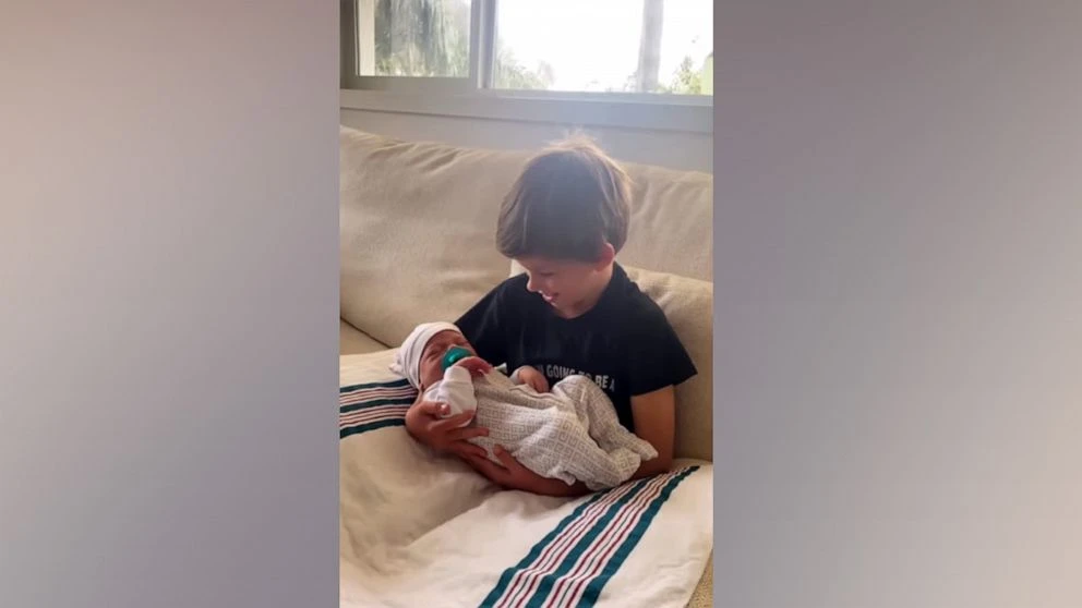 Chmerkovskiy, Murgatroyd's sons bond in video
