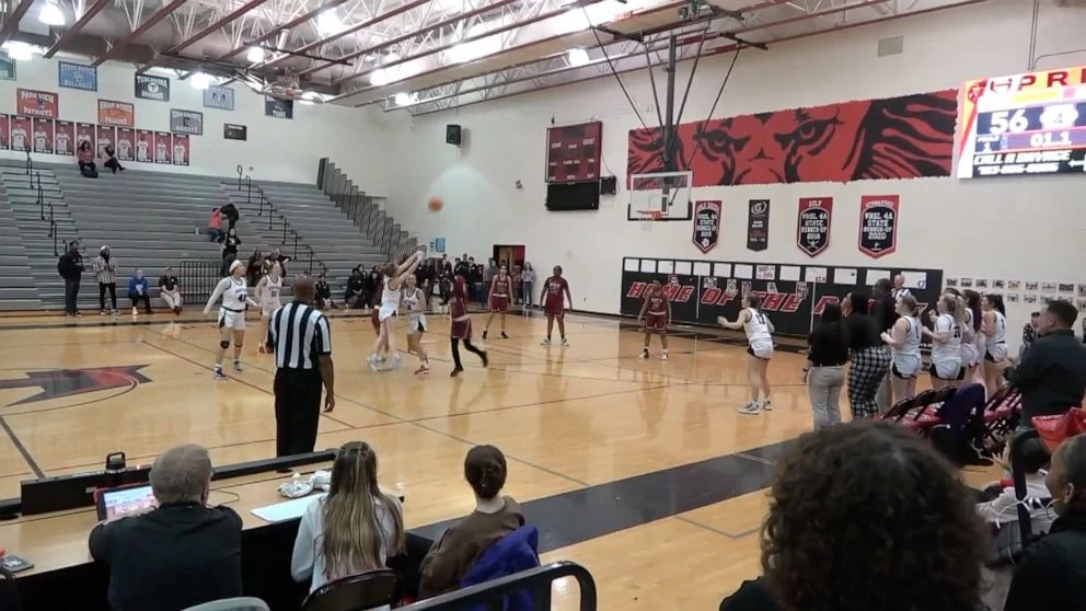 17-year-old makes buzzer beater in basketball game