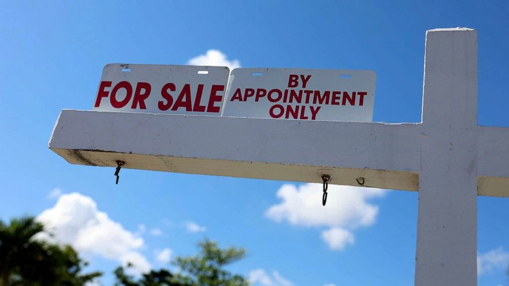 Experts answer questions on home, car buying amid high interest rates, banking crisisABC News' Rebecca Jarvis and Becky Worley share what consumers need to know.3/21/2023 12:49:16 EDT