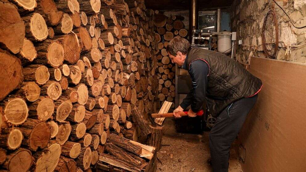 Europe's energy crisis raises firewood prices, theft fearsEurope’s energy crisis is forcing some people to turn to cheaper sources to stay warm as the weather gets colder10/27/2022 02:30:13 EDT