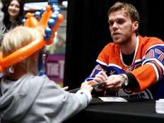 Photos: Oilers fans pack West Edmonton mall for autograph session