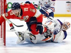 Should Oilers' Stuart Skinner dish it back to Panthers' crease crashers, Bennett and Tkachuk?
