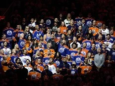 Oh, Canada — Oilers' mass anthem karaoke not a (slap) shot against Alberta separatists