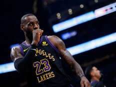 LeBron James intends to sign a new deal with the Lakers, AP source says