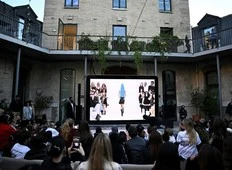 Paris fans now watching fashion shows like sports games