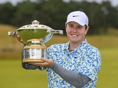 MacIntyre wins his national open in Scotland with birdie to beat Adam Scott