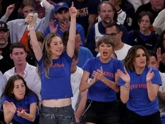 Taylor Swift, Mariska Hargitay and Haim sisters celebrate Knicks comeback