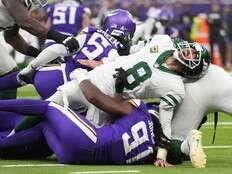 Jets’ Rodgers leaves London ’banged up’ with sprained ankle and tough loss to Vikings