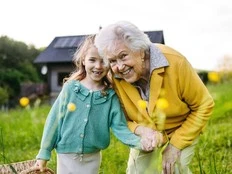 DEAR ABBY: Move closer to family creates distance instead