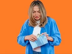 DEAR ABBY: Woman's wallet empties as boyfriend's problems pile up