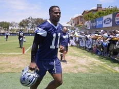 Micah Parsons still spectator at Cowboys practice as he awaits contract extension